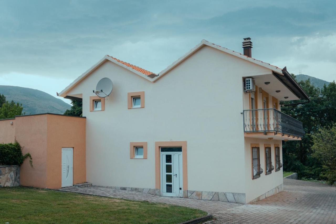 Holiday Home Rozic - Villa With Private Seasonal Heated Pool 모스타르 외부 사진