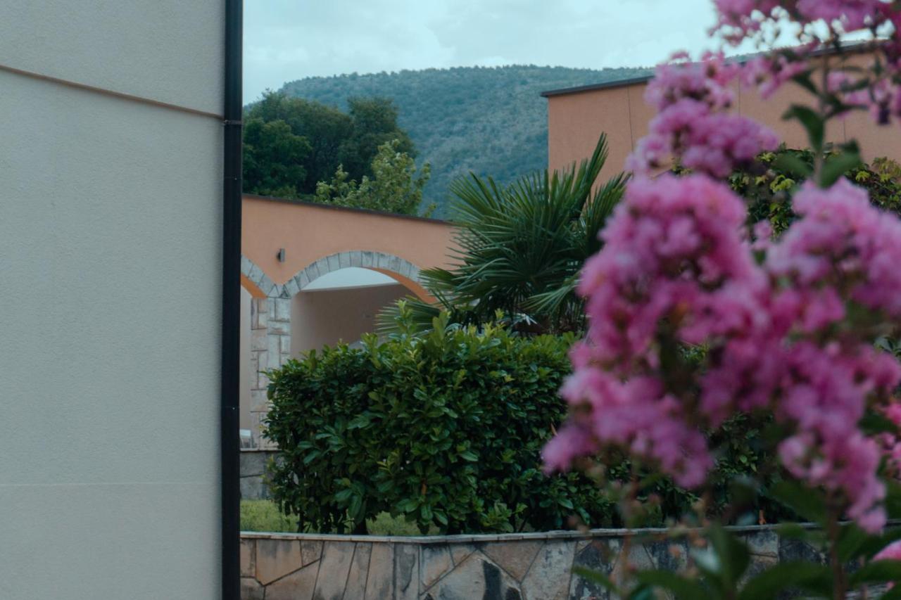 Holiday Home Rozic - Villa With Private Seasonal Heated Pool 모스타르 외부 사진