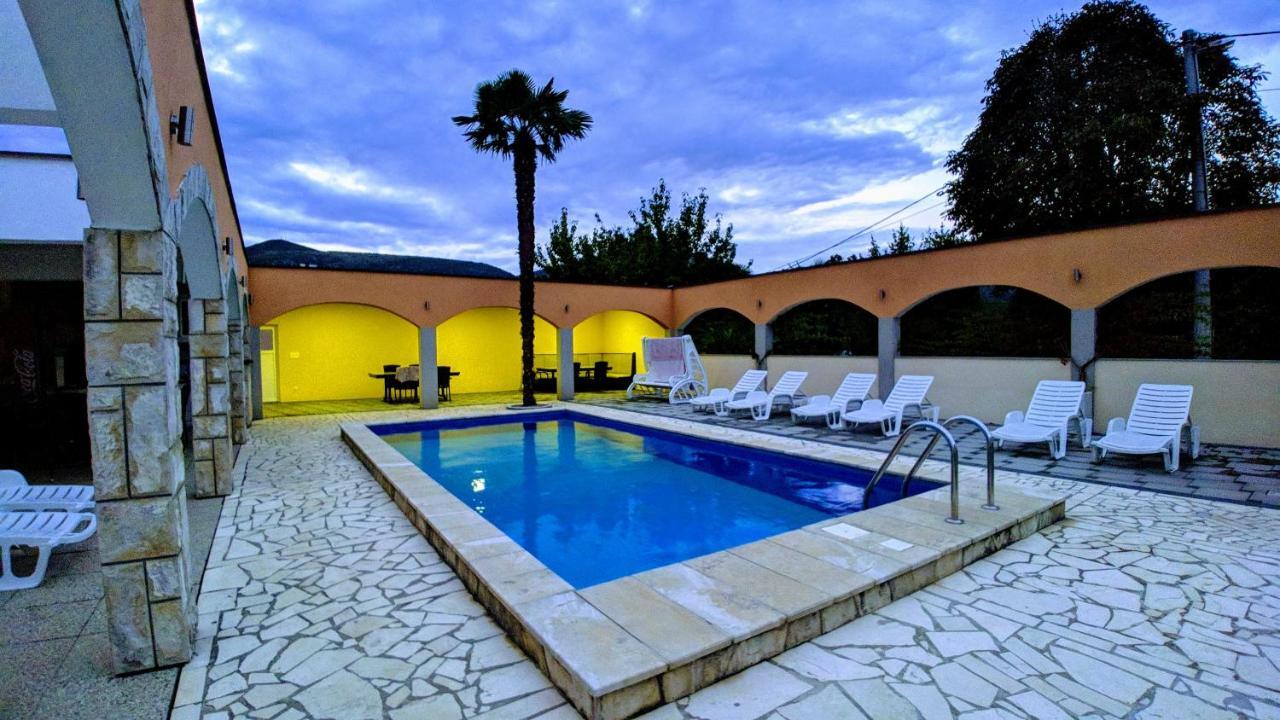 Holiday Home Rozic - Villa With Private Seasonal Heated Pool 모스타르 외부 사진